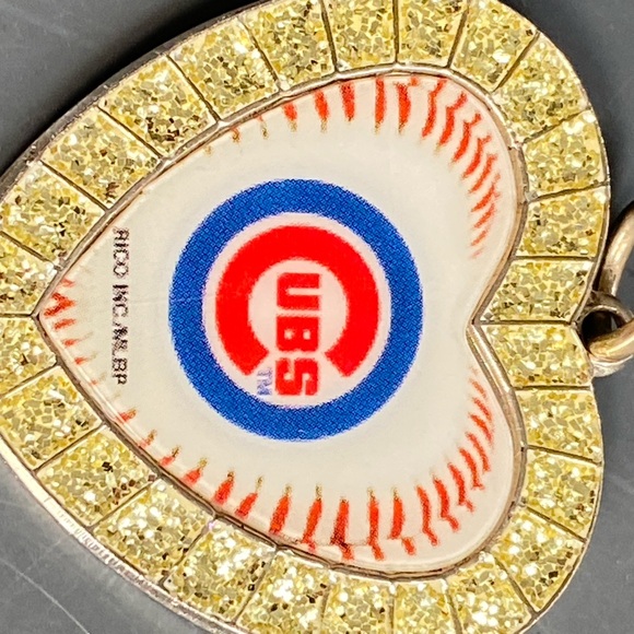Chicago Cubs Rhinestone Heart Keychain MLB Baseball Souvenir Necklace Pendant - Picture 5 of 5